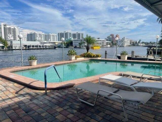 Building Photo - 2900 NE 30th St