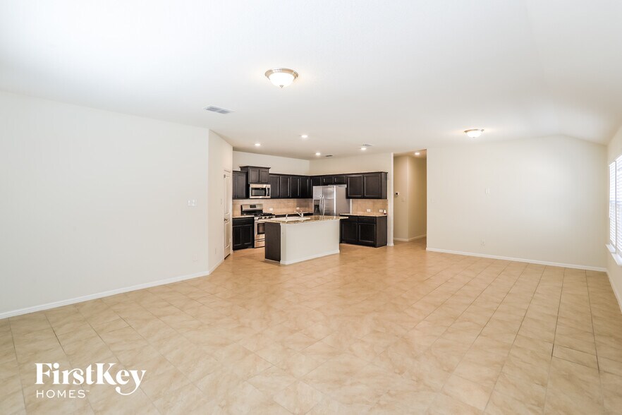 Building Photo - 2205 Sadlers Creek Ln