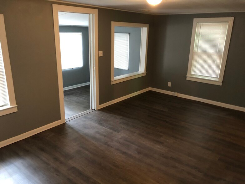 Building Photo - 9420 Gibson Ave