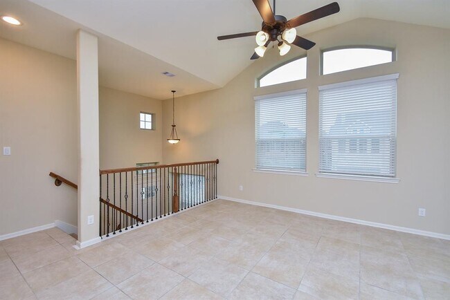 Building Photo - 23322 Del Rosso St