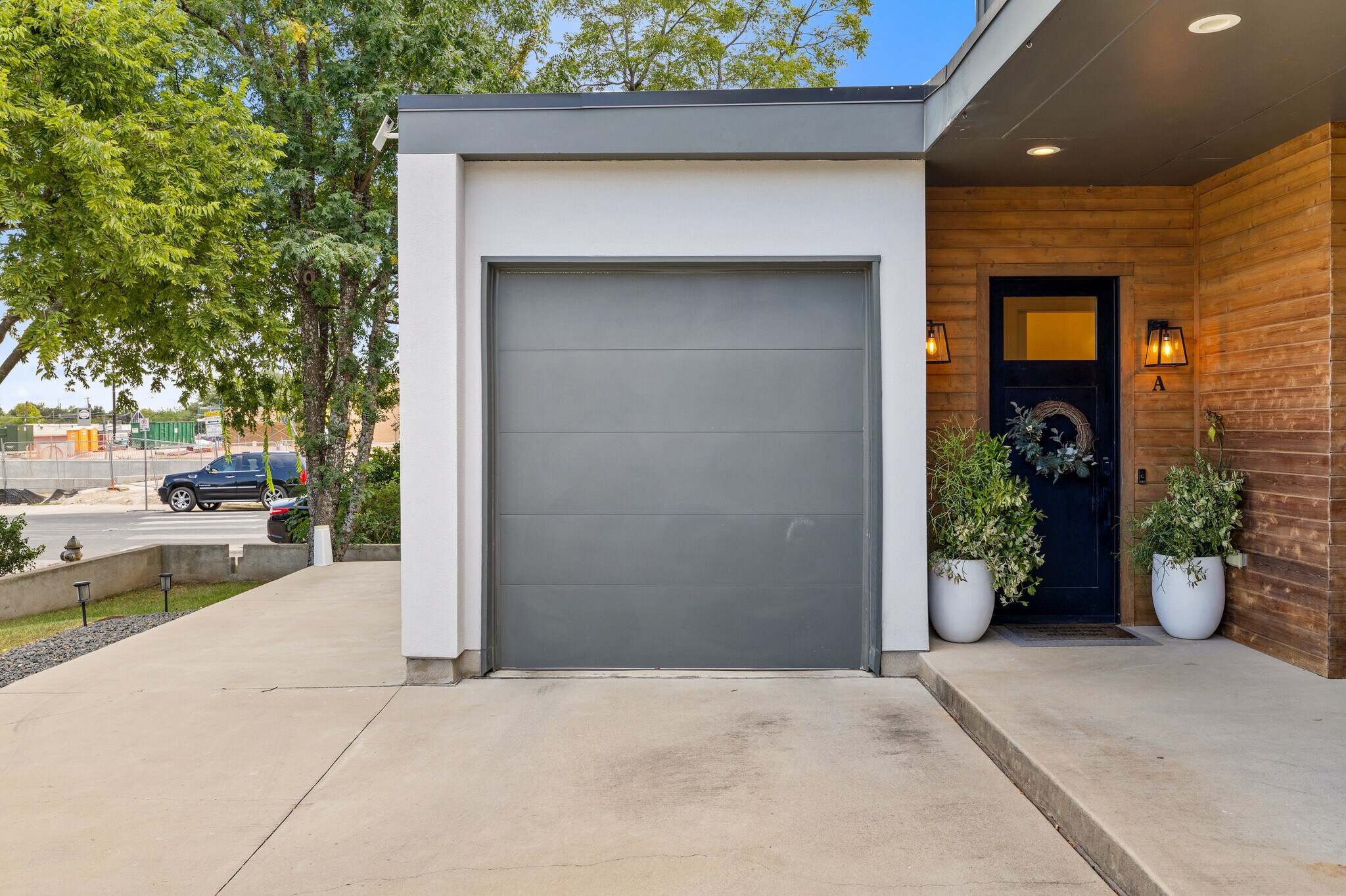 Building Photo - 6200 Hickman Ave
