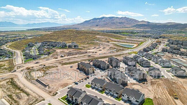 Building Photo - 1583 Stark Dr