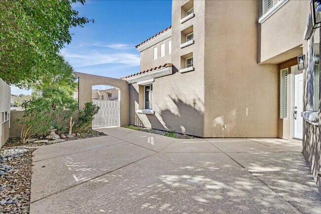 Building Photo - Summerlin House close to Red Rock Casino.