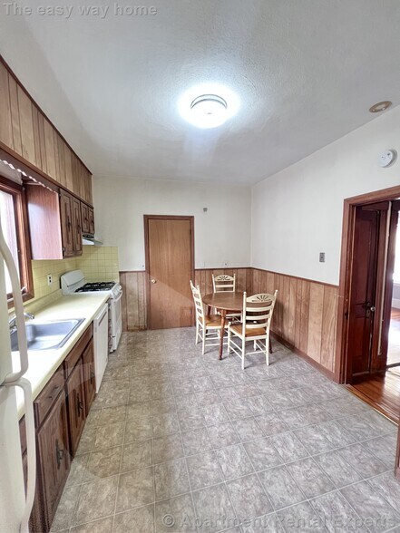 Building Photo - 96 Capen St