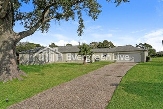 Building Photo - 5100 Goose Creek Dr