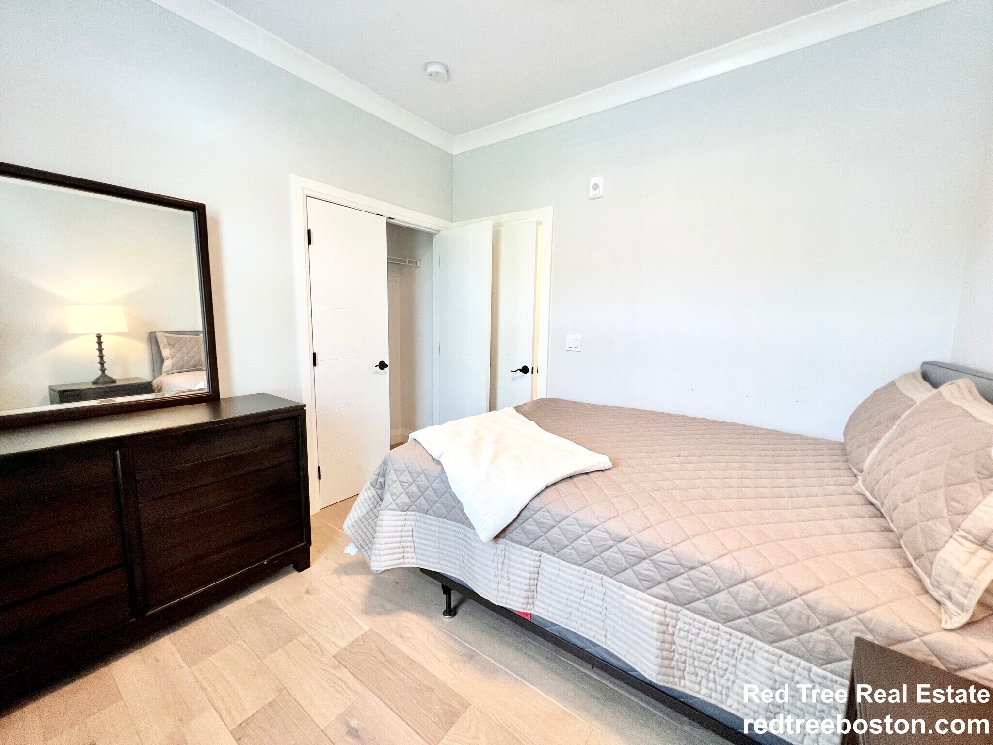 Building Photo - 142 Pleasant St