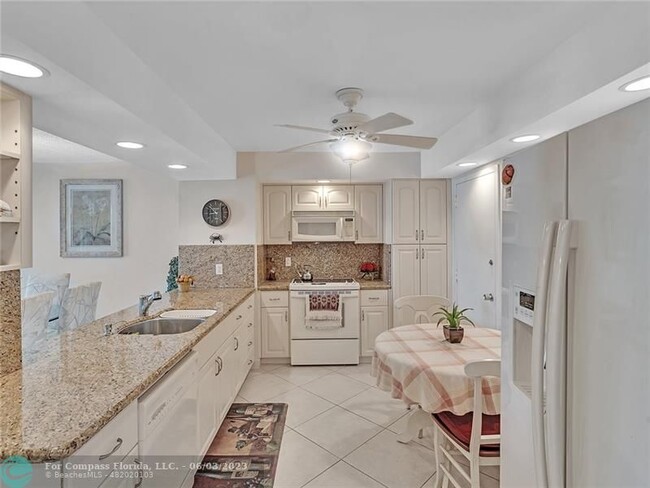 Building Photo - 1150 Hillsboro Mile-