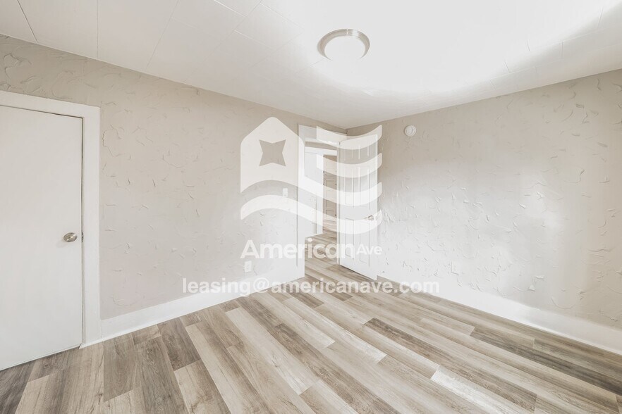 Building Photo - 238 Bruce St