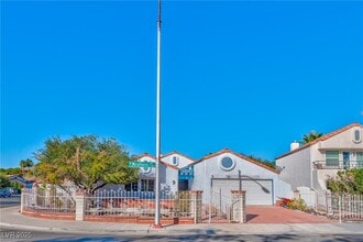 Building Photo - 2728 Miraflores Ave