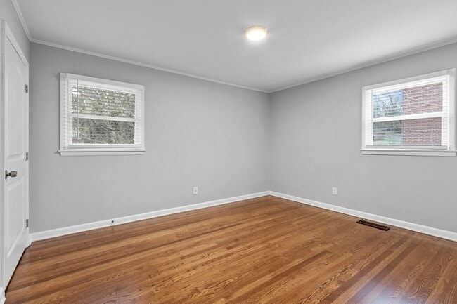 Building Photo - Comfort, Convenience & Value - Charming, Renovated Home!!