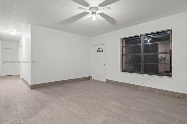 Building Photo - 1291 NE 207th St