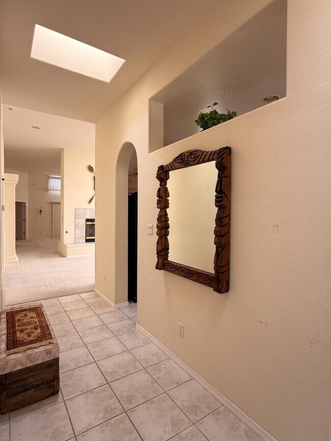 Building Photo - 711 Tramway Pl NE