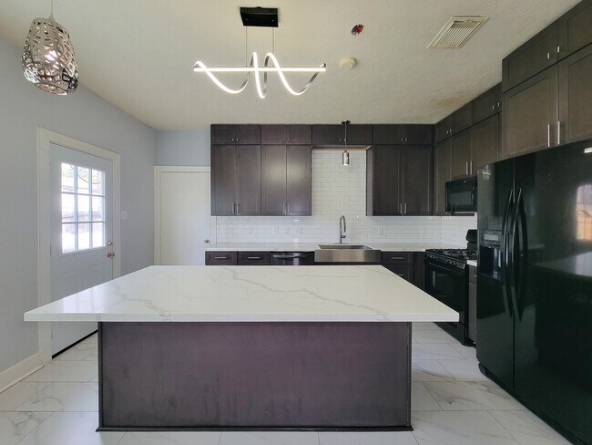 Building Photo - 714 Yawl Ct