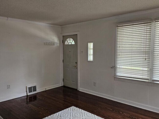 Building Photo - 25 N Marguerite Ave