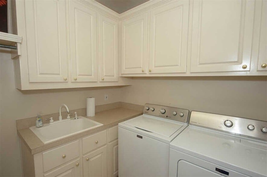 Building Photo - 110 Evergreen Ct
