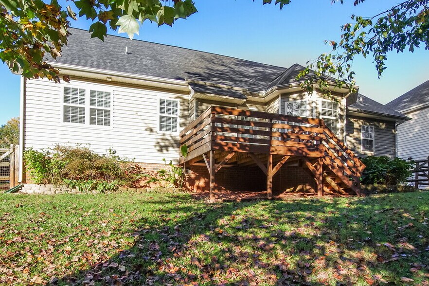 Building Photo - 4020 River Falls Dr