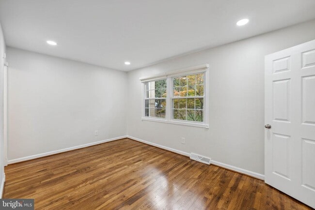 Building Photo - 6008 Waterbury Ct