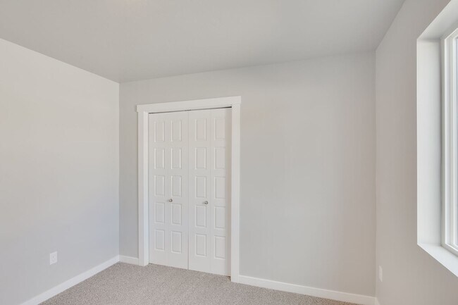 Building Photo - At Last, This Is What You’ve Been Searching For.