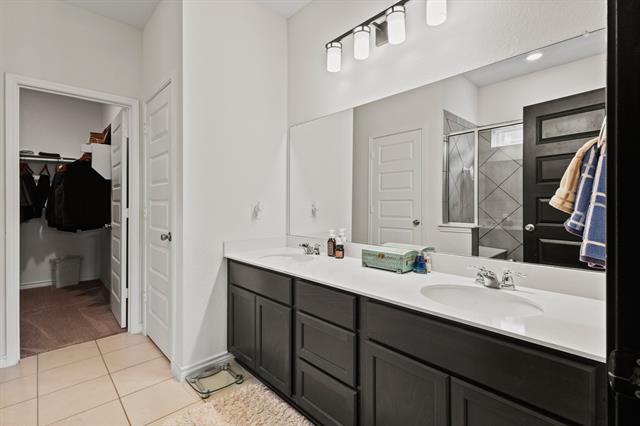 Building Photo - 925 West Dr