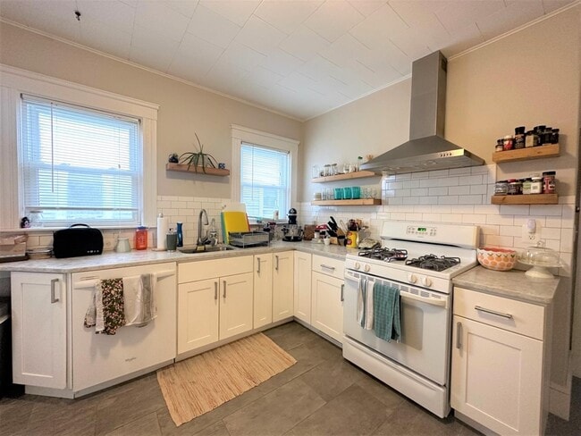 Building Photo - 137 Dudley St