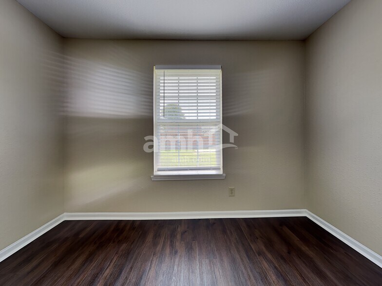 Building Photo - 5521 Bracken Cir