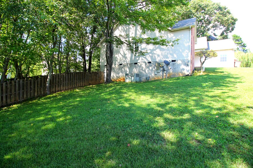 Building Photo - 5510 Fair Oaks Ln