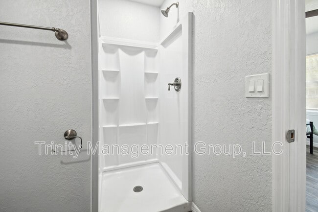 Building Photo - 1051 Dogwood Dr