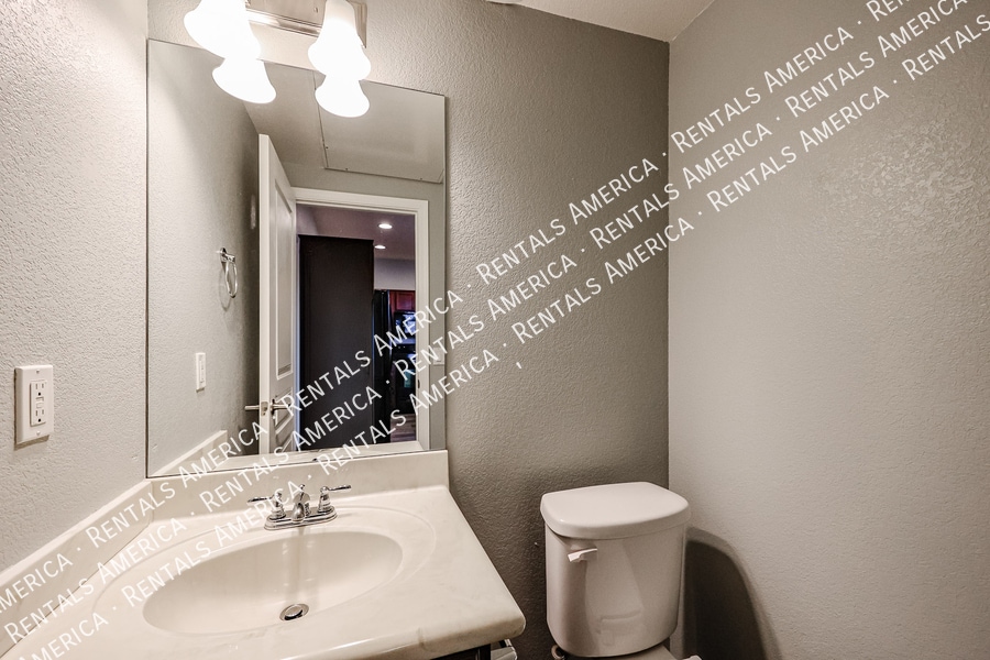 Building Photo - 123 N Washington St