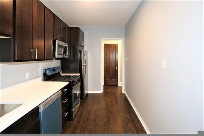 Building Photo - 1 bedroom in Chicago IL 60640