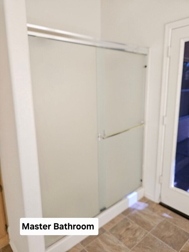 Building Photo - 4 BRM, 2 BA. HOME IN VAL VISTA PLACE in GI...