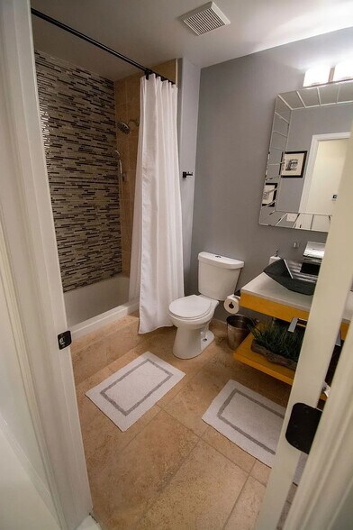 Building Photo - 5560 Kalispell St