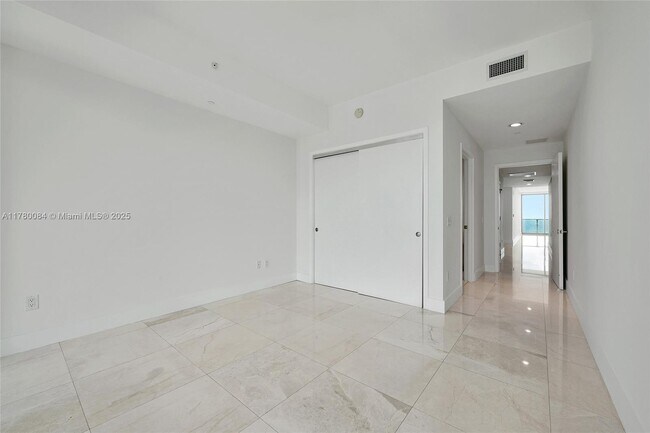 Building Photo - 350 Ocean Dr