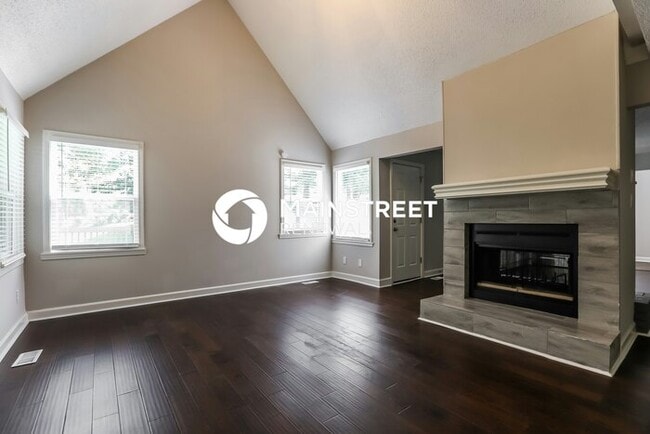 Building Photo - 4 Bedroom Pet-Friendly Home in LIBERTY, MO with Main Street Renewal