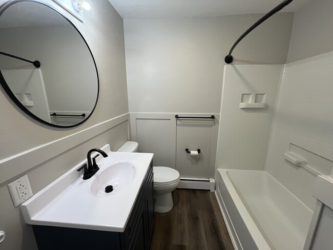 Building Photo - 1209 Rosewood Dr NE