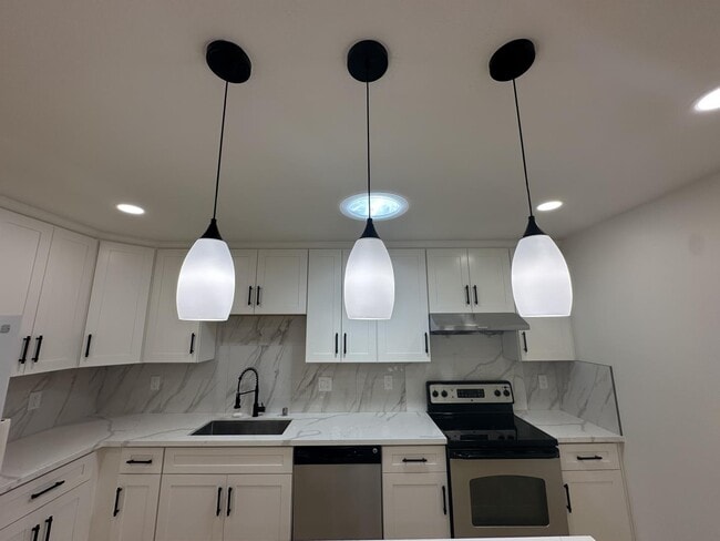Building Photo - 22556 Silver Oak Way