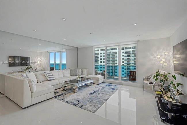 Building Photo - 2301 Collins Ave