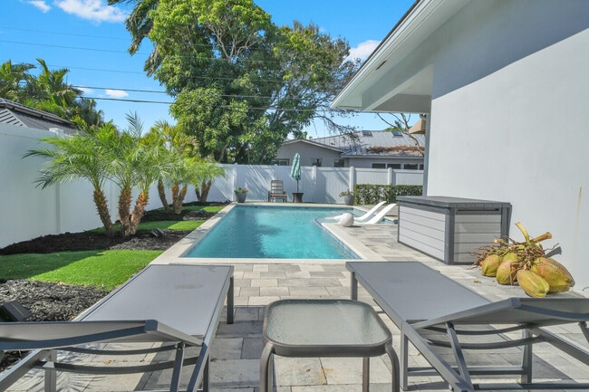 Building Photo - 875 SE 13th Ave