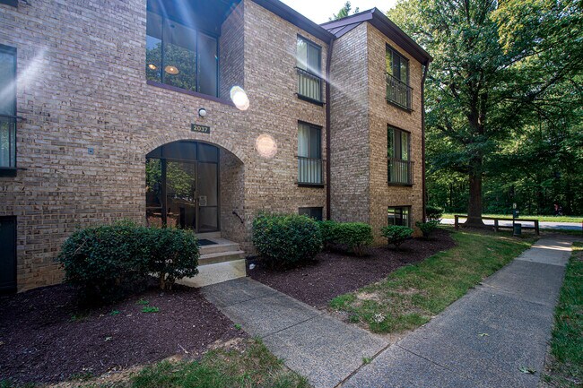 Building Photo - 2037 Royal Fern Ct