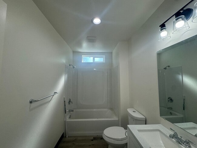 Building Photo - BRAND NEW home in Oildale!
