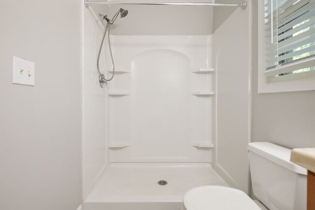 Building Photo - Renovated 3 Bed Ranch Style with large Fenced-in yard!