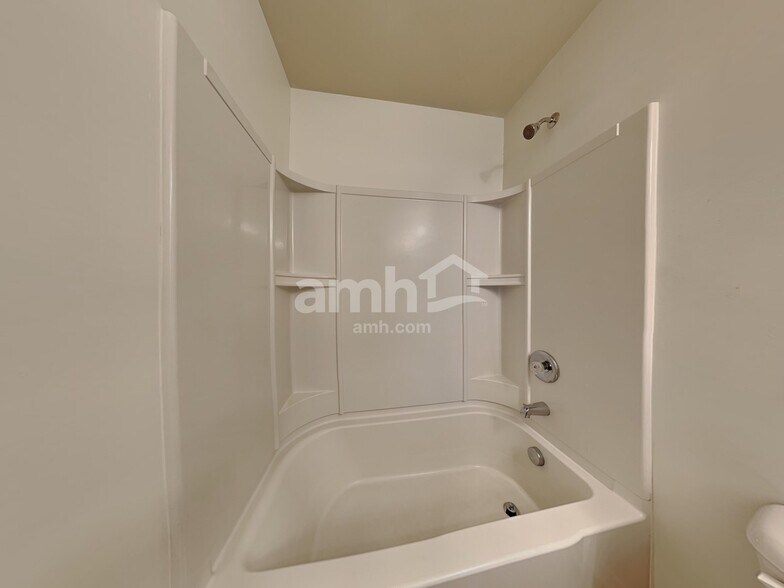 Building Photo - 8112 Hovingham Way