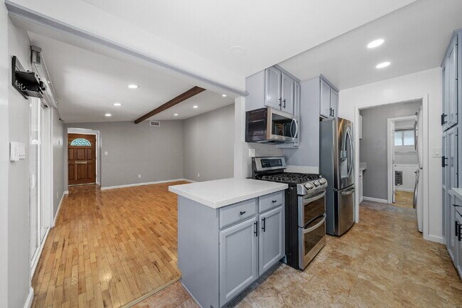 Building Photo - 4160 Yale Ave