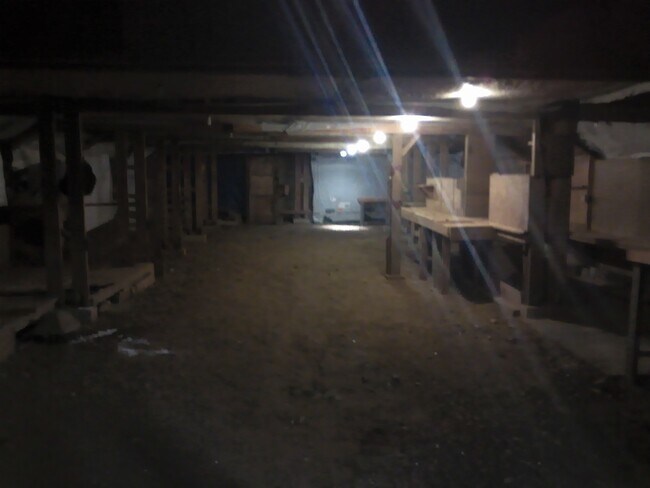 Building Photo - Large Shop Perfect for a home based business, plus 136 feet of waterfront.