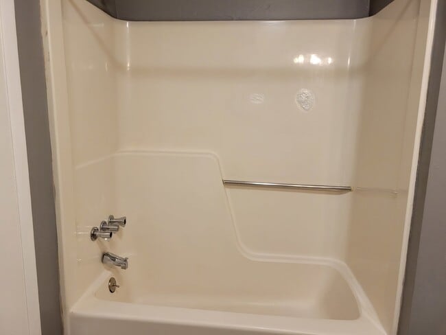 Building Photo - "Charming 2-Bedroom Haven on Glenn Street ...