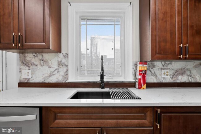 Building Photo - 2524 E Lehigh Ave