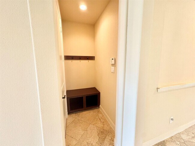 Building Photo - 21346 Huron Bend Dr
