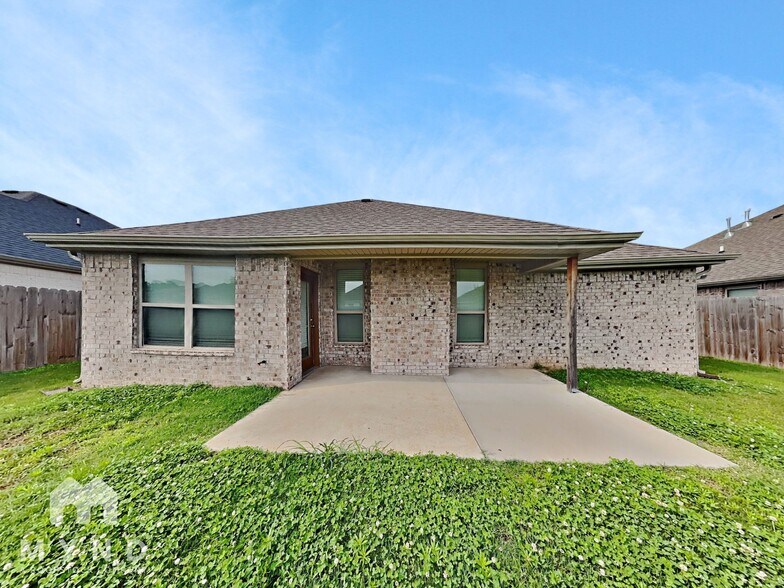 Building Photo - 941 Lakeview Dr