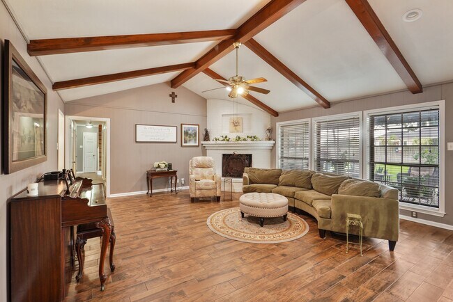 Building Photo - 5003 Mockingbird Ln