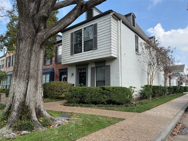 Building Photo - 3636 Lake St