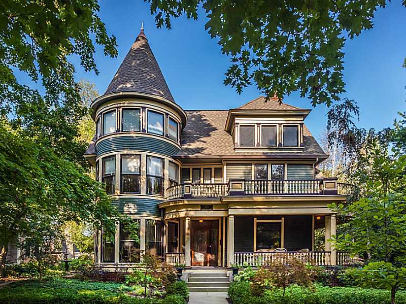 Carriage house is behind this home - 876 Woodruff Place West Drive